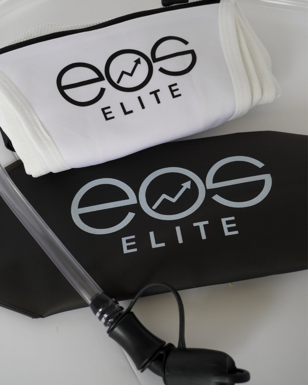 Designed in Ireland for runners who demand performance and simplicity, the Eos UltraLight White Runners Bundle combines the UltraLight weight, 135g Eos Elite Running Vest with a 700ml Water Bladder for seamless hydration on the go. 