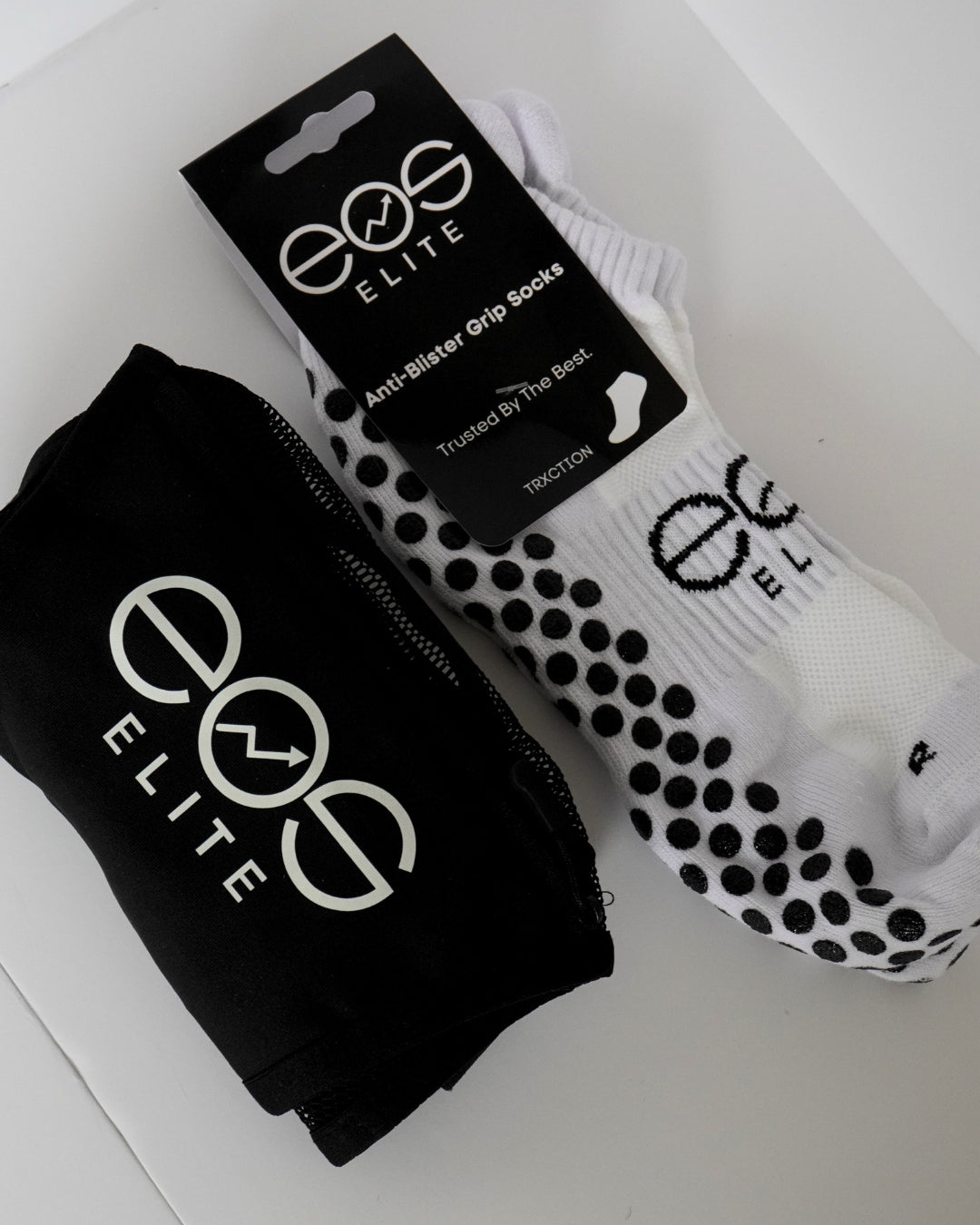 Designed in Ireland for runners who demand performance and simplicity, the Eos UltraLight White Runners Bundle combines the UltraLight weight, 135g Eos Elite Running Vest with a 700ml Water Bladder for seamless hydration on the go. With adjustable straps for a secure fit and smart storage for your essentials, this bundle is perfect for both trail and road running.